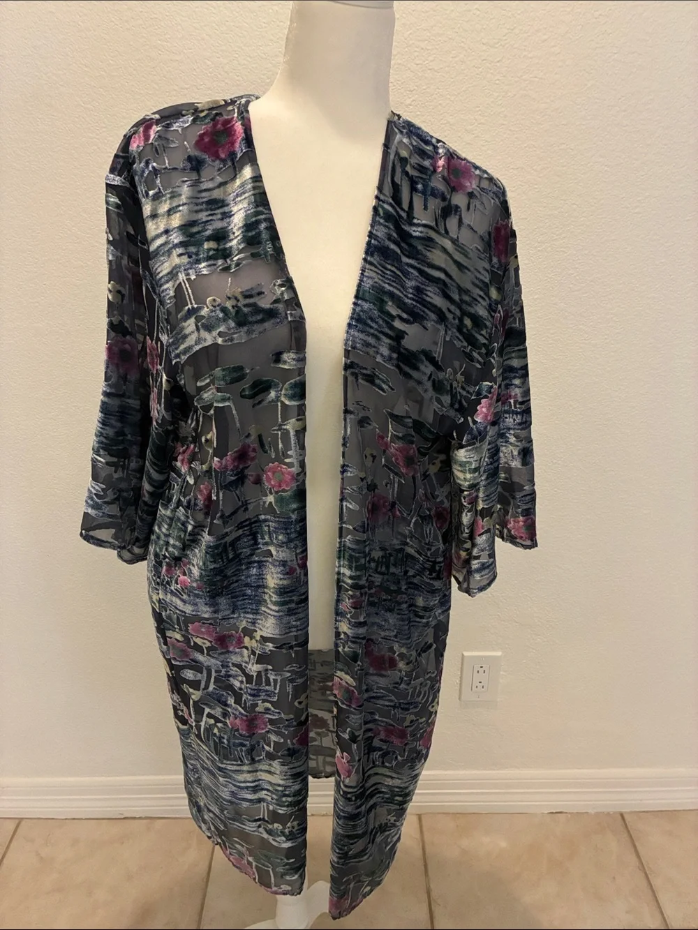 Velvet burnout Kimono Robe - Gray with Pink Floral